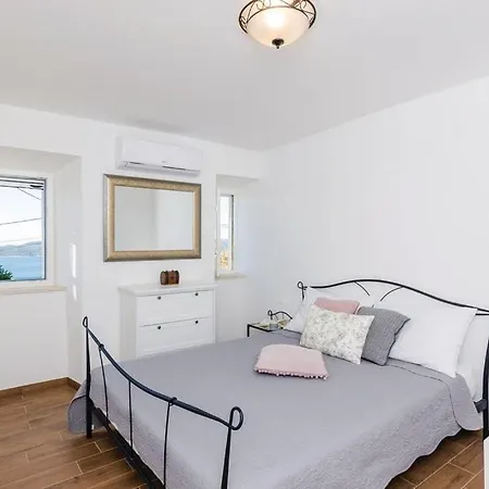 Maestral * Brsečine