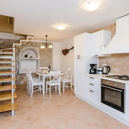 Maestral Villa *