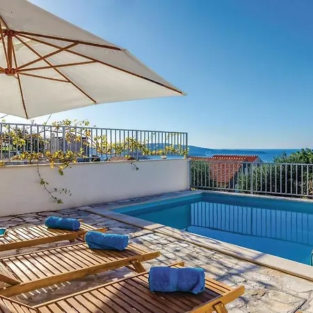 Villa Maestral *